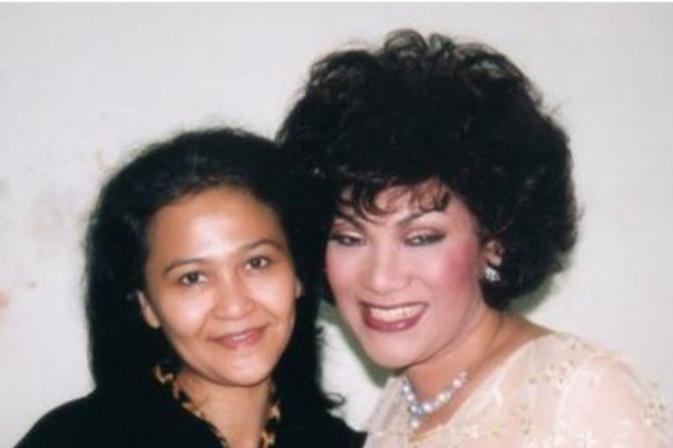 Dorce bersama anak dari sahabatnya, Linda moenier
