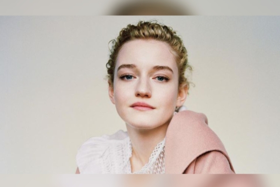 Julia Garner