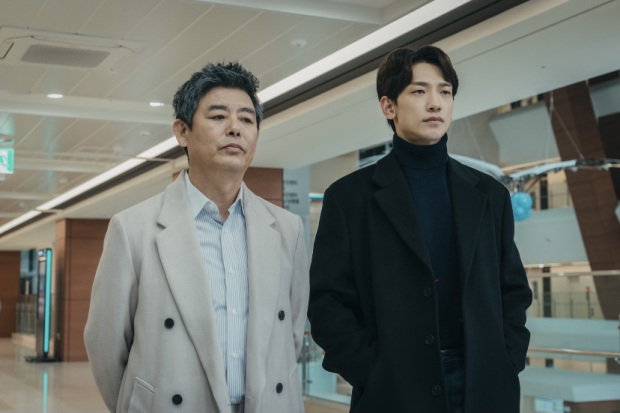 Tess dan Cha Young Min di Ghost Doctor