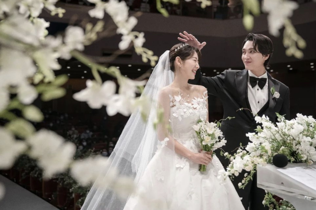 Foto pernikahan Park Shin Hye dan Choi Tae Joon