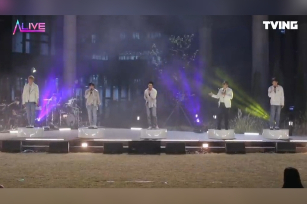 Ulala Session Bawakan Western Sky