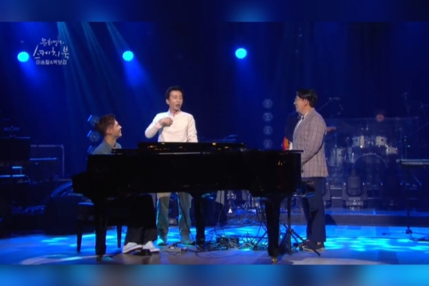 Park Bo Gum Nyanyikan Western Sky