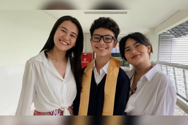 Keanu bersama Aaliyah dan Zahwa Massaid