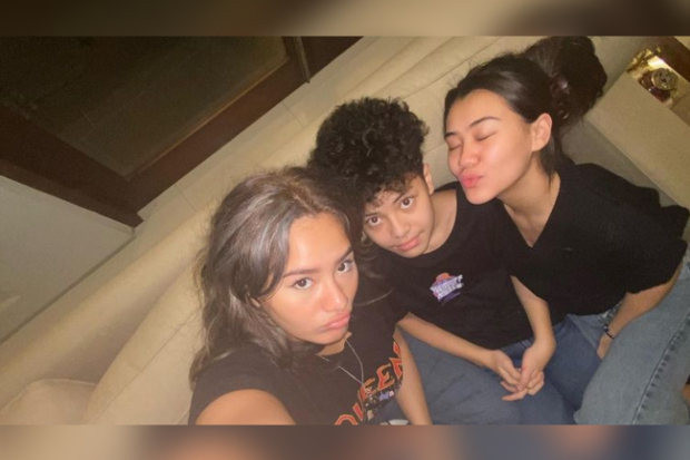 Keanu bersama Aaliyah dan Zahwa Massaid