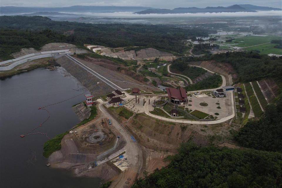 Foto udara areal Bendungan Ladongi di Kabupaten Kolaka Timur, Sulawesi Tenggara, Kamis (10/3/2022).