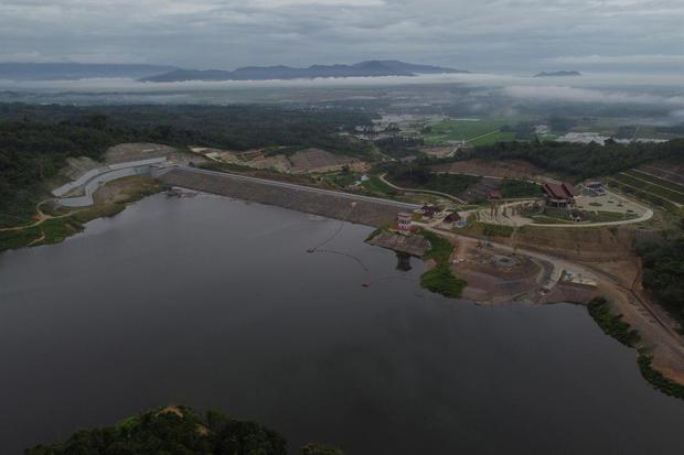 Foto udara areal Bendungan Ladongi di Kabupaten Kolaka Timur, Sulawesi Tenggara, Kamis (10/3/2022). 