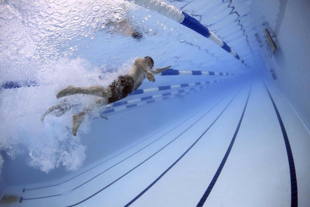 Ilustrasi, aktivitas olah raga renang. Berenang menjadi salah satu aktivitas yang menyehatkan tubuh. Terdapat beberapa macam gaya renang yang bisa digunakan saat menjalani aktivitas ini.