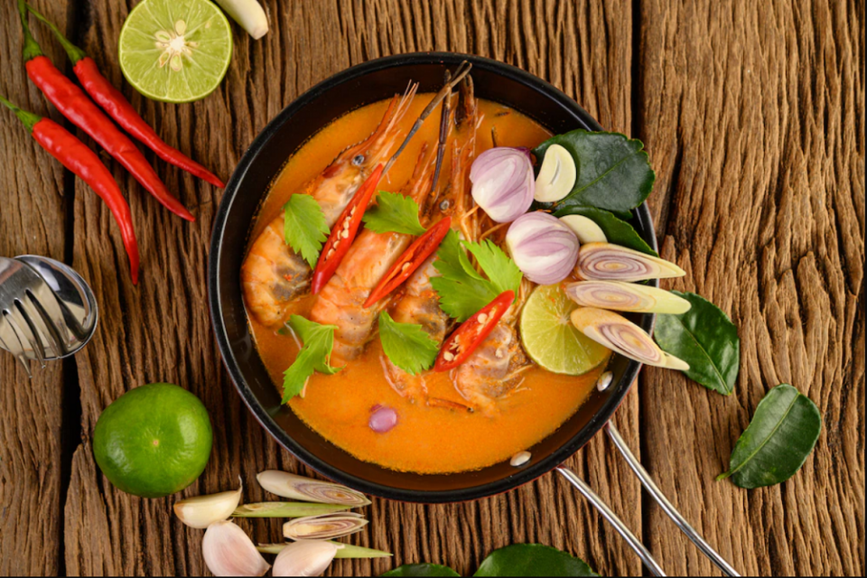 Ilustrasi Tom Yam sebagai makanan khas Thailand yang memiliki kecocokan dengan lidah masyarakat Indonesia