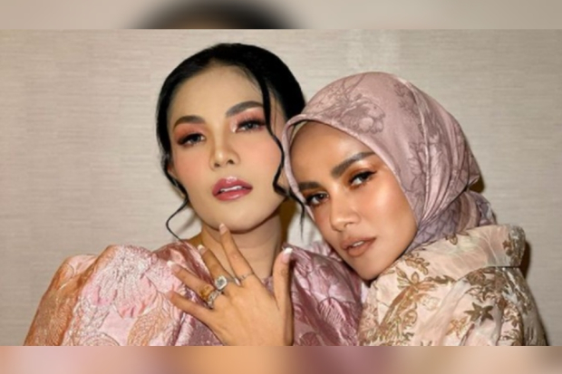 Olla Ramlan dan Nindy Ayunda 