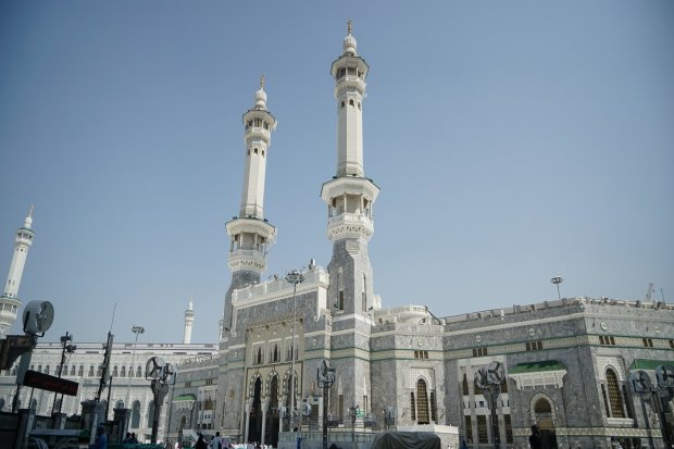 Ilustrasi, Masjid al-Haram, sebuah masjid yang berlokasi di pusat kota Makkah merupakan tujuan utama dalam ibadah haji. Bulan suci Ramadan dirayakan umat Islam di seluruh dunia. Berkirim ucapan menyambut Ramadhan merupakan cara untuk menjalin silaturahmi.