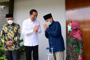Jokowi mengunjungi Syafii Maarif