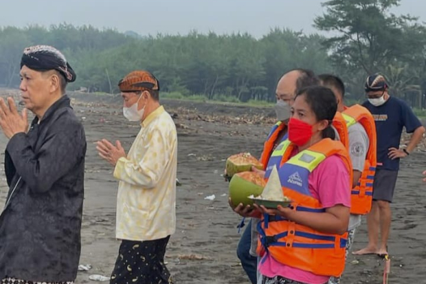 Rara Pawang Hujan