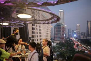 Lounge in The Sky, Restoran dengan Sajian Pemandangan Langit Jakarta