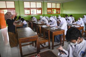 PTM 100 PERSEN SEKOLAH DI JAKARTA