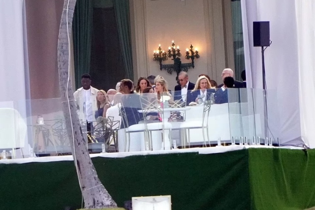 Brooklyn Beckham dan Nicola Peltz