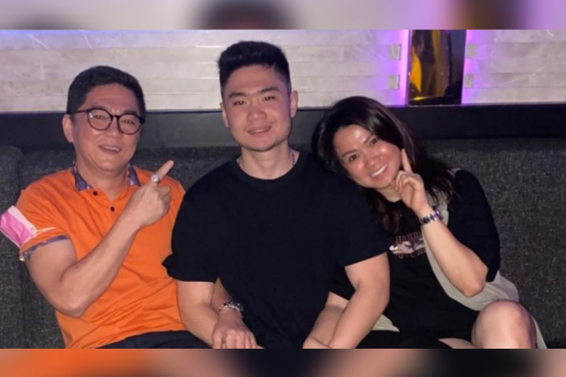 Edric Khong dan kedua orang tua