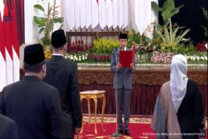 Presiden Joko Widodo saat lantik Anggota KPU dan Bawaslu