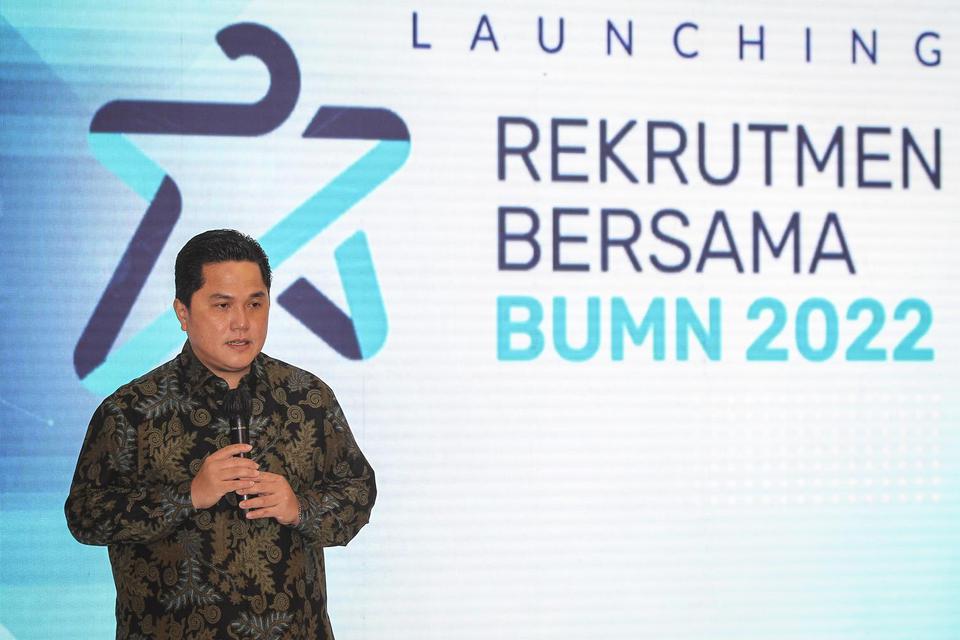 Menteri BUMN Erick Thohir menyampaikan sambutan pada PeluncuranÊRekrutmen Bersama BUMN 2022 di Jakarta, Selasa (12/4/2022). Dalam program tersebut sebanyak 2700 lowongan kerja dibuka di lebih dari 50 BUMN untuk diisi oleh talenta milenial Indonesia di be