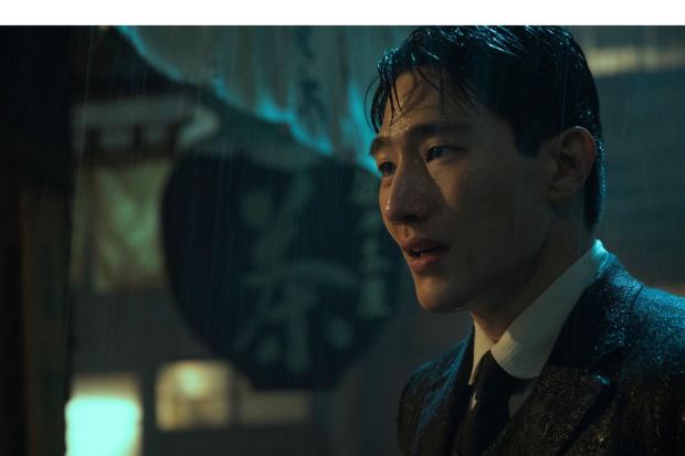 Baek Isak di drama Pachinko