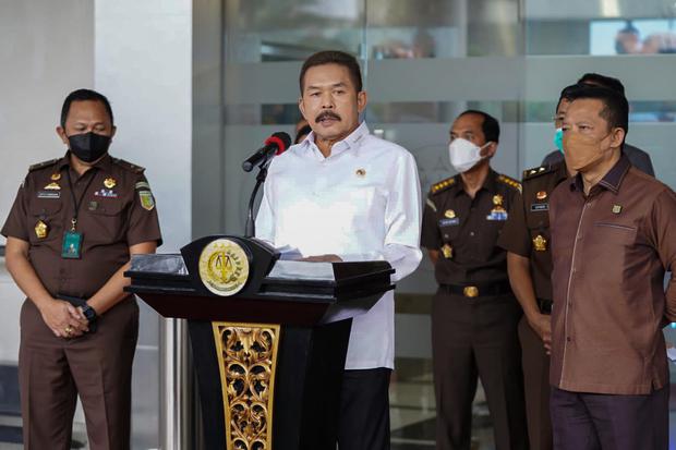 Jaksa Agung ST Burhanuddin memberikan keterangan saat penetapan tersangka mafia minyak goreng di Gedung Kejagung, Jakarta, Selasa (19/4/2022).