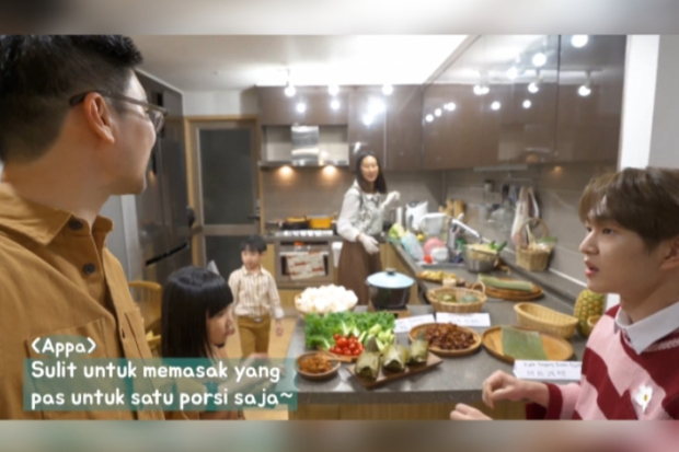 Onew SHINee dan Kimbab Family