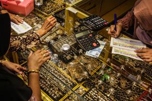 PENJUALAN EMAS PERHIASAN MENINGKAT MENJELANG LEBARAN