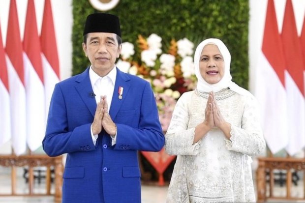 Presiden Jokowi dan Ibu Iriana Jokowi ucapan selamat Idul Fitri 1443 Hijriah. (ANTARA/Biro Pers Sekretariat Presiden)