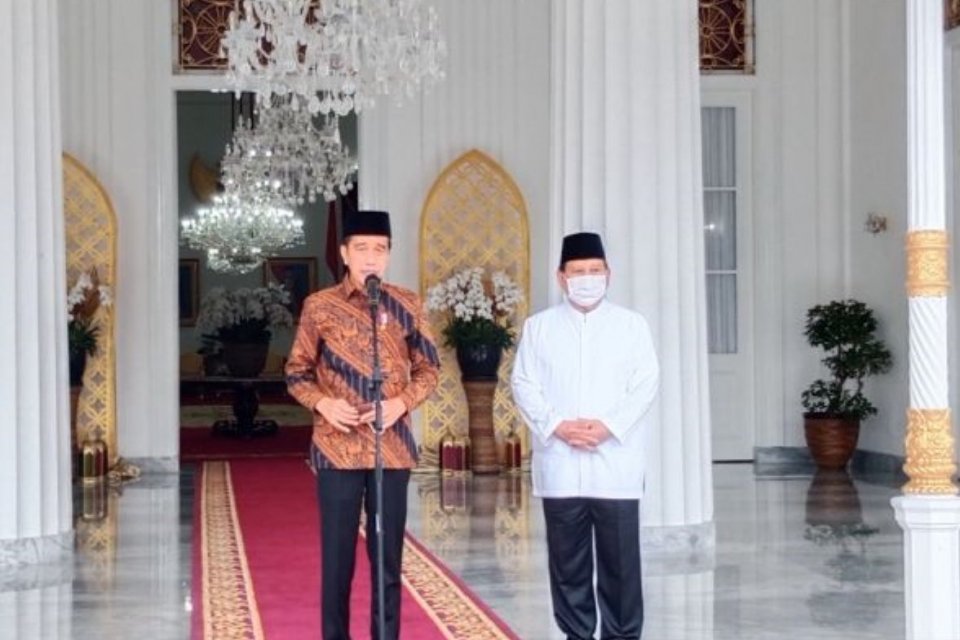 Presiden Joko Widodo menerima Menteri Pertahanan Prabowo Subianto beserta putranya Didit Prabowo di Istana Kepresidenan Gedung Agung Yogyakarta, Senin. (ANTARA/Luqman Hakim)