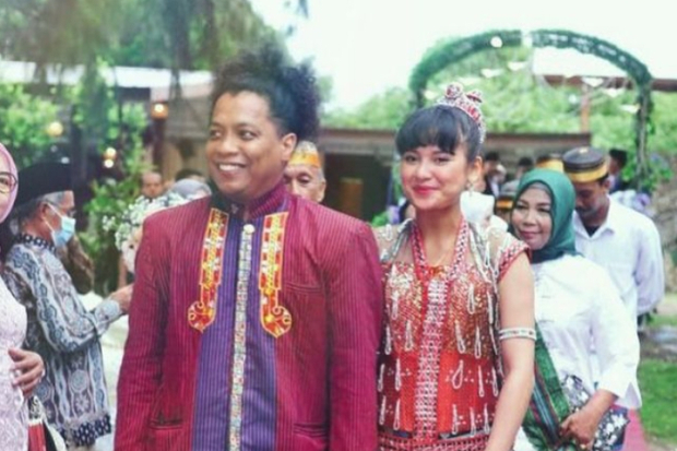 Indah Permatasari dan Arie Kriting