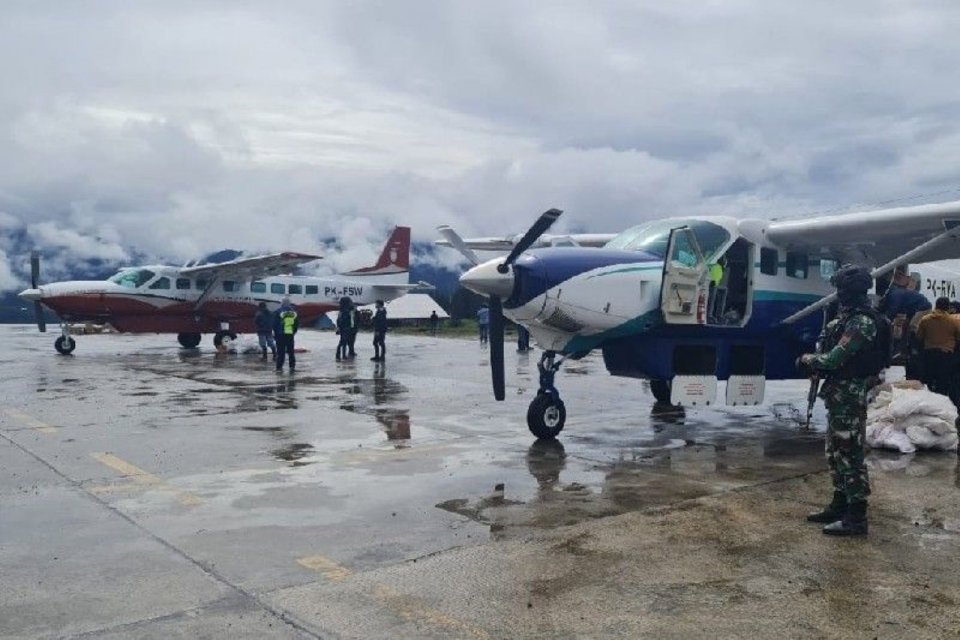 Kegiatan operasional di bandara Aminggaru Ilaga, Kabupaten Puncak, Papua. (ANTARA/HO-UPBU Ilaga)