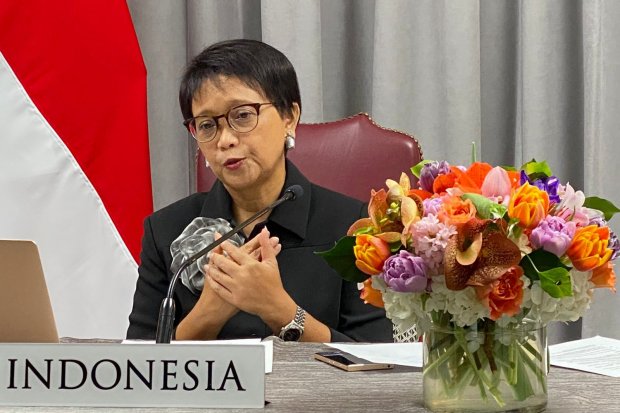 Menteri Luar Negeri RI Retno Marsudi menghadiri pertemuan para menlu G7 yang berlangsung secara daring pada Jumat (13/5). 