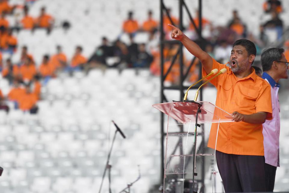 Presiden Konfederasi Serikat Pekerja Indonesia (KSPI) yang juga Ketua Umum Partai Buruh Said Iqbal berorasi saat aksi May Day Fiesta 2022 di Stadion Utama Gelora Bung Karno, Jakarta, Sabtu (14/5/2022). 