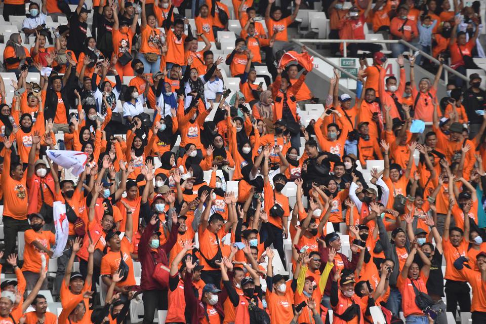 Ribuan buruh mengikuti aksi May Day Fiesta 2022 di Stadion Utama Gelora Bung Karno, Jakarta, Sabtu (14/5/2022). Partai Buruh bersama Gerakan Buruh Indonesia memperingati Hari Buruh Internasional dengan menggelar aksi May Day Fiesta dengan membawa 18 tuntu