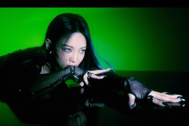 Lirik Lagu DEEP - HYO