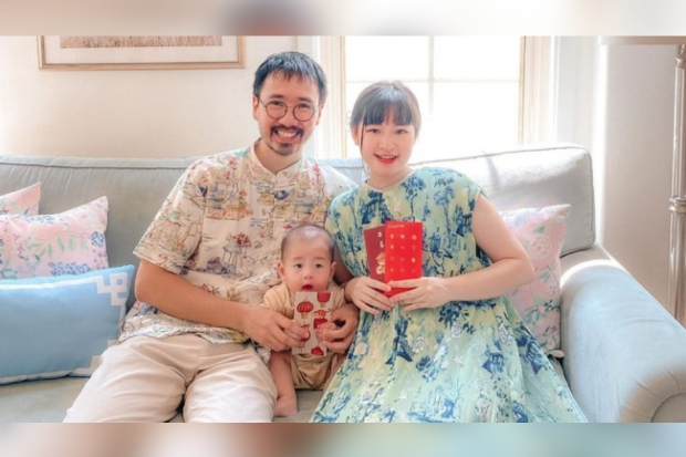 Vanessa Andrea alias Cherry Dreamy bersama suami dan anak