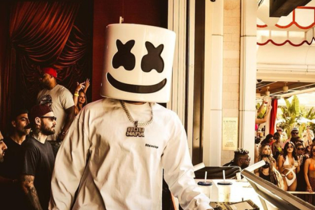 9 Fakta DJ Marshmello, Wajah Asli Tanpa Topeng Viral - Hits Katadata.co.id