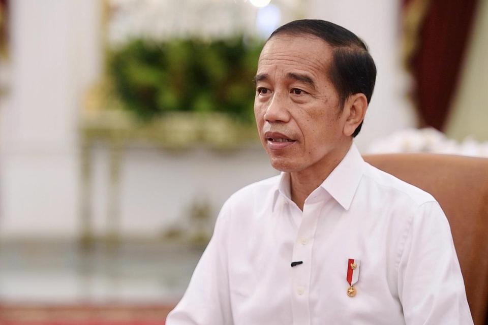 Presiden Joko Widodo saat mengumumkan kebijakan pemerintah untuk membuka kembali ekspor minyak goreng dan bahan bakunya mulai 23 Mei 2022, di Istana Merdeka, Jakarta, Kamis (19/5/2022). Presiden menjelaskan bahwa pemerintah terus melakukan pemantauan seka