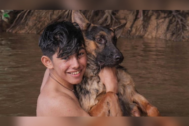 Andrew Kalaweit dan anjing kesayangan, Puma