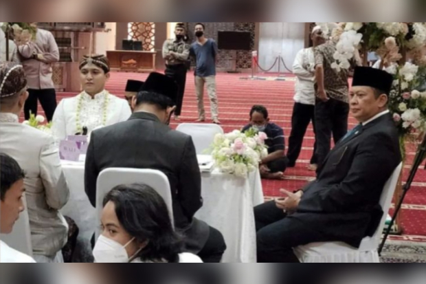 Saksi pernikahan Masayu Clara dan Qausar Harta