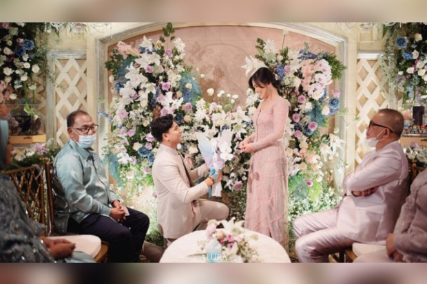 Masayu Clara dan Qausar Harta tunangan