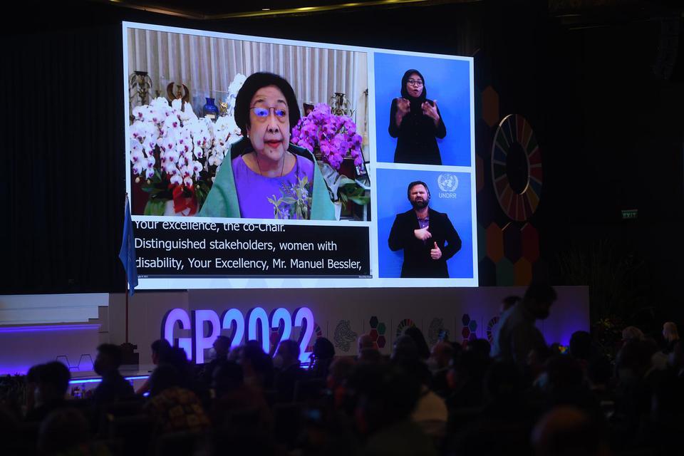 Presiden kelima RI Megawati Soekarnoputri menyampaikan pidato secara daring saat mengikuti upacara penutupan Global Platform for Disaster Risk Reduction (GPDRR) 2022 di Nusa Dua, Bali, Jumat (27/5/2022).