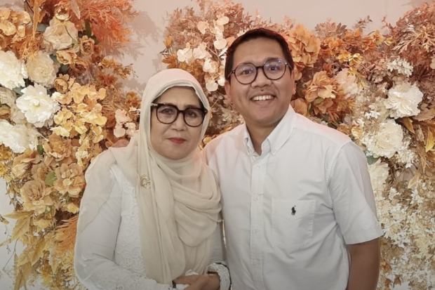 Iman Usman bersama ibunya