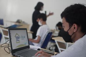 PELATIHAN DIGITAL DI RUMAH TEKNOLOGI SOLO