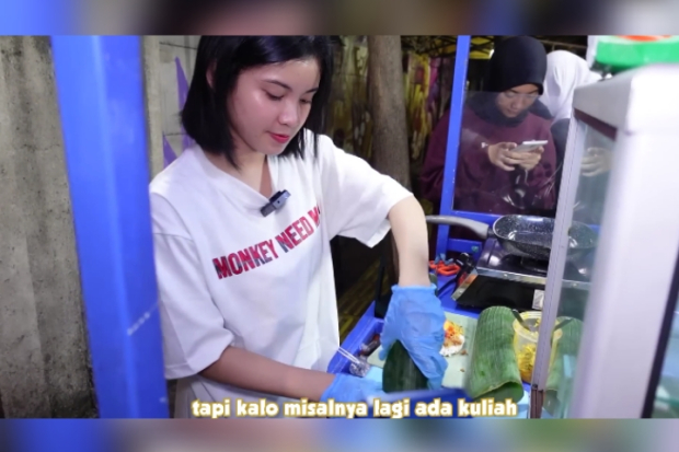 Melati Sesilia eks JKT48 jualan nasi bakar