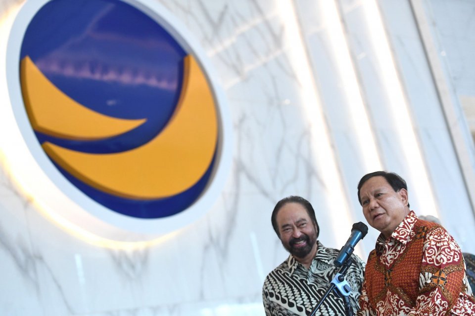 Ketua Umum Nasdem Surya Paloh (kiri) bersama Ketua Umum Gerindra Prabowo Subianto (kanan) di DPP Partai Nasdem, Jakarta, Rabu (1/6/2022). 