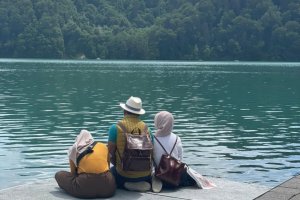 Ridwan Kamil, istri dan anaknya saat pencarian Eril di Sungai Aare, Swiss. 