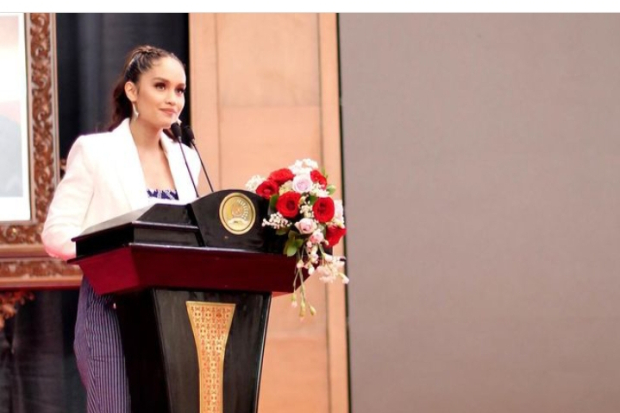 Cinta Laura Pidato di Gedung MPR RI