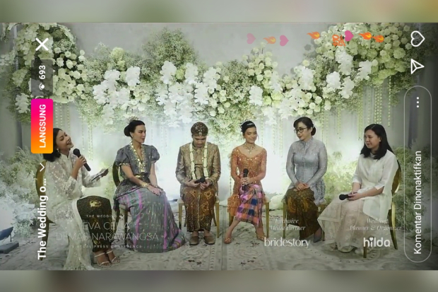 Cerita di balik pernikahan Eva Celia dan Demas Narawangsa