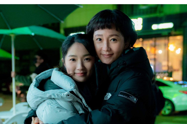 Yum Jung Ah dan Kim Hye Yoon di drama Cleaning Up