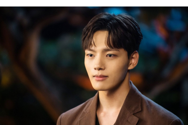 Yeo Jin Goo di drama Hotel Del Luna